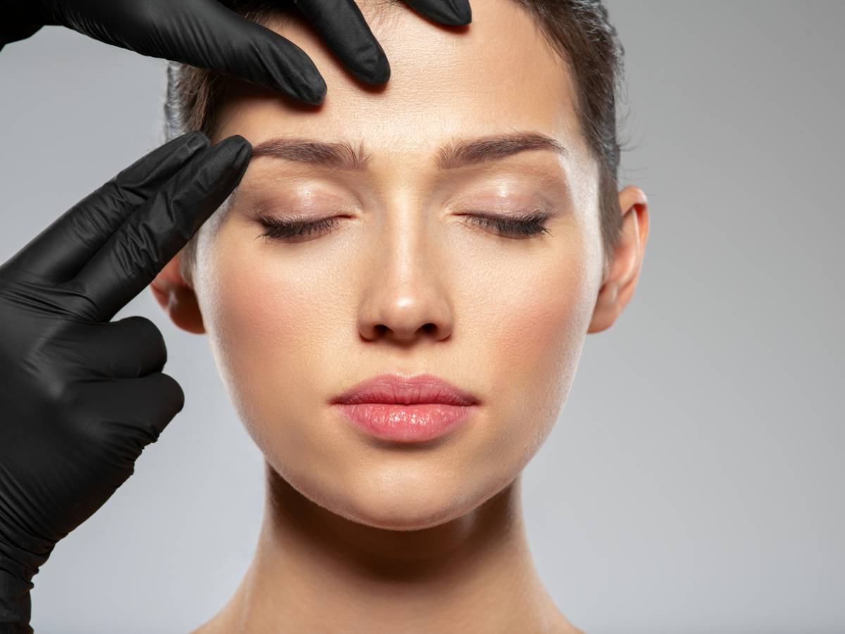 featured image for your guide to an awake brow lift surgery
