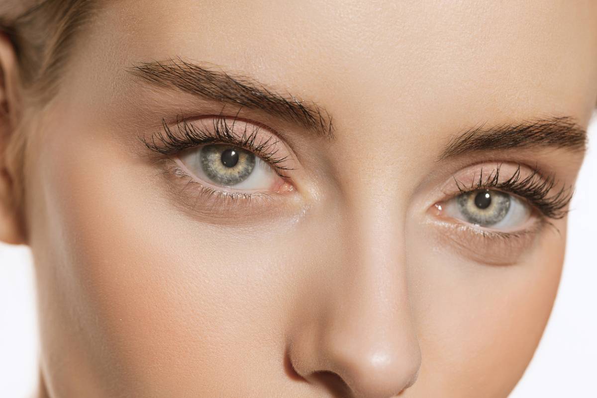 featured image for article on 6 things to know before you have eyelid surgery